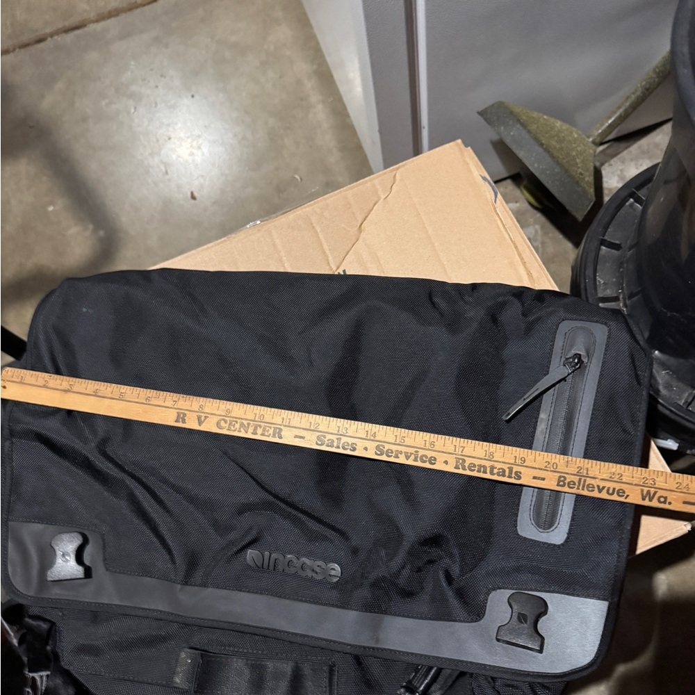 Incase Courier Collection Messenger Bag 2010 RARE VINTAGE - Picture 11 of 11